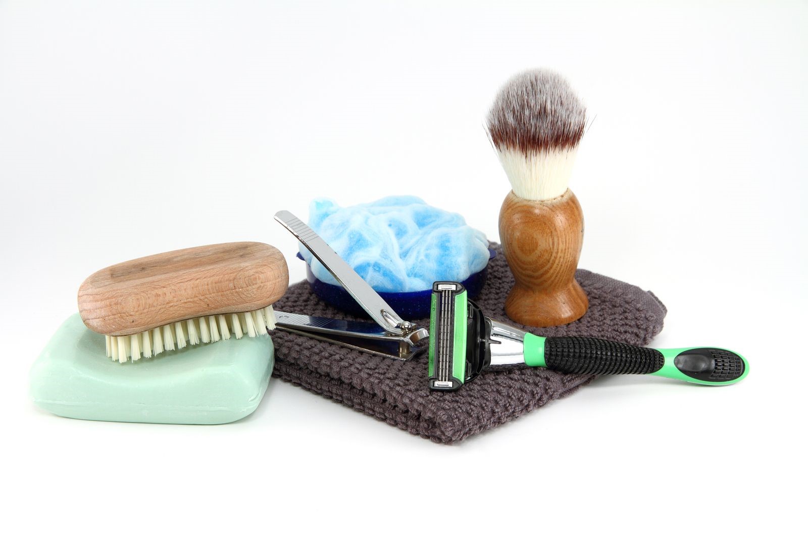 Essentials You Shouldn’t Forget when Preparing a Men’s Grooming Set